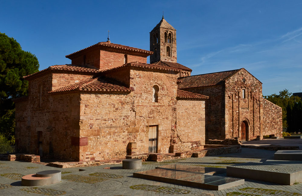 Exterior de las iglesias de San Miguel y Santa María