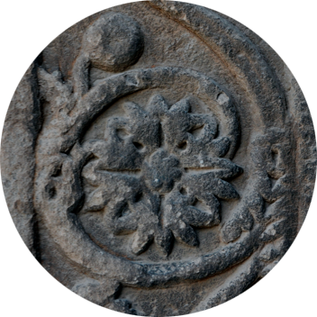 Relieve romano reutilizado en el arco de acceso de Santa María